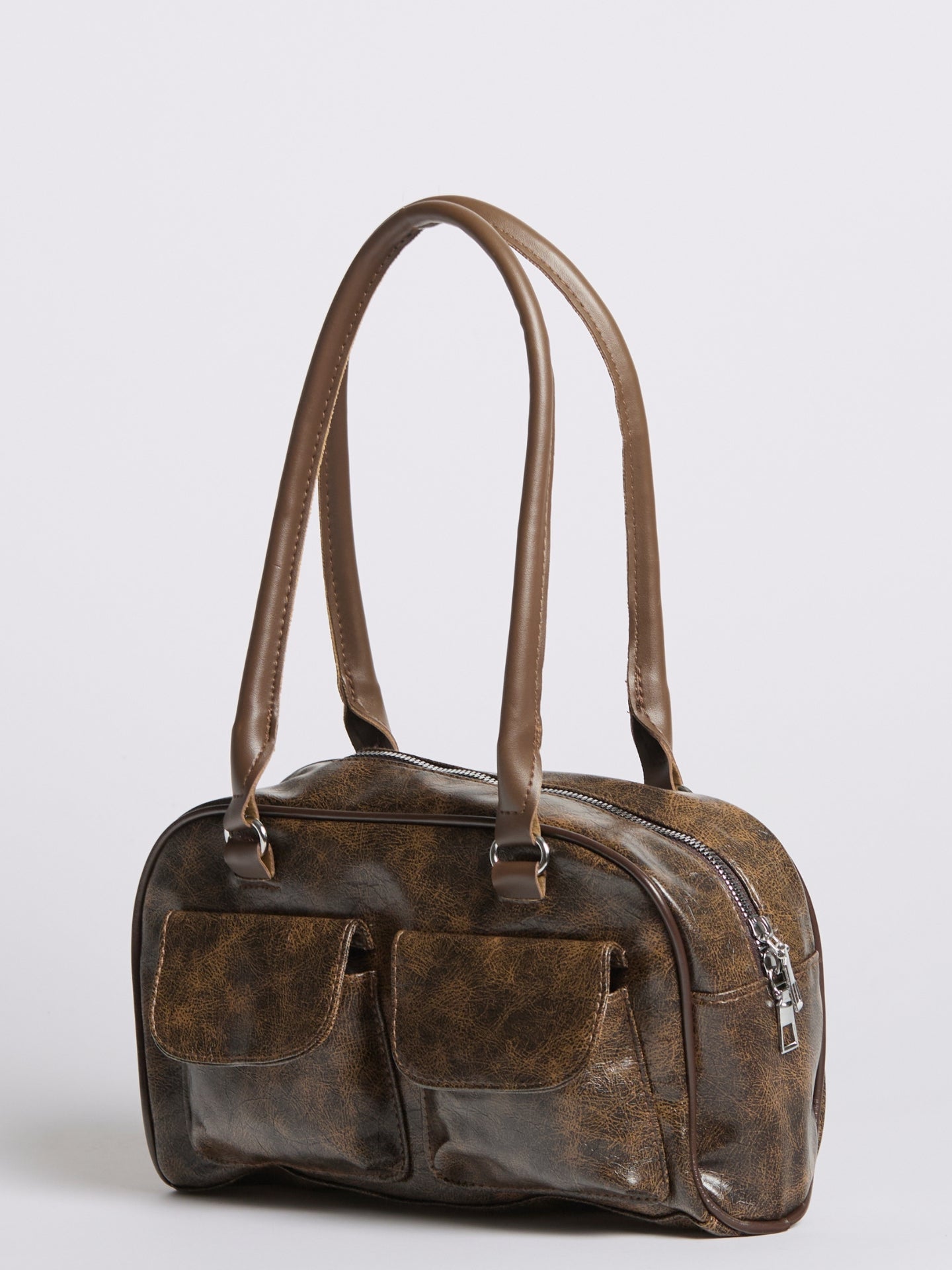 LuxeCraft - Sleek Distressed Leather Weekender Bag