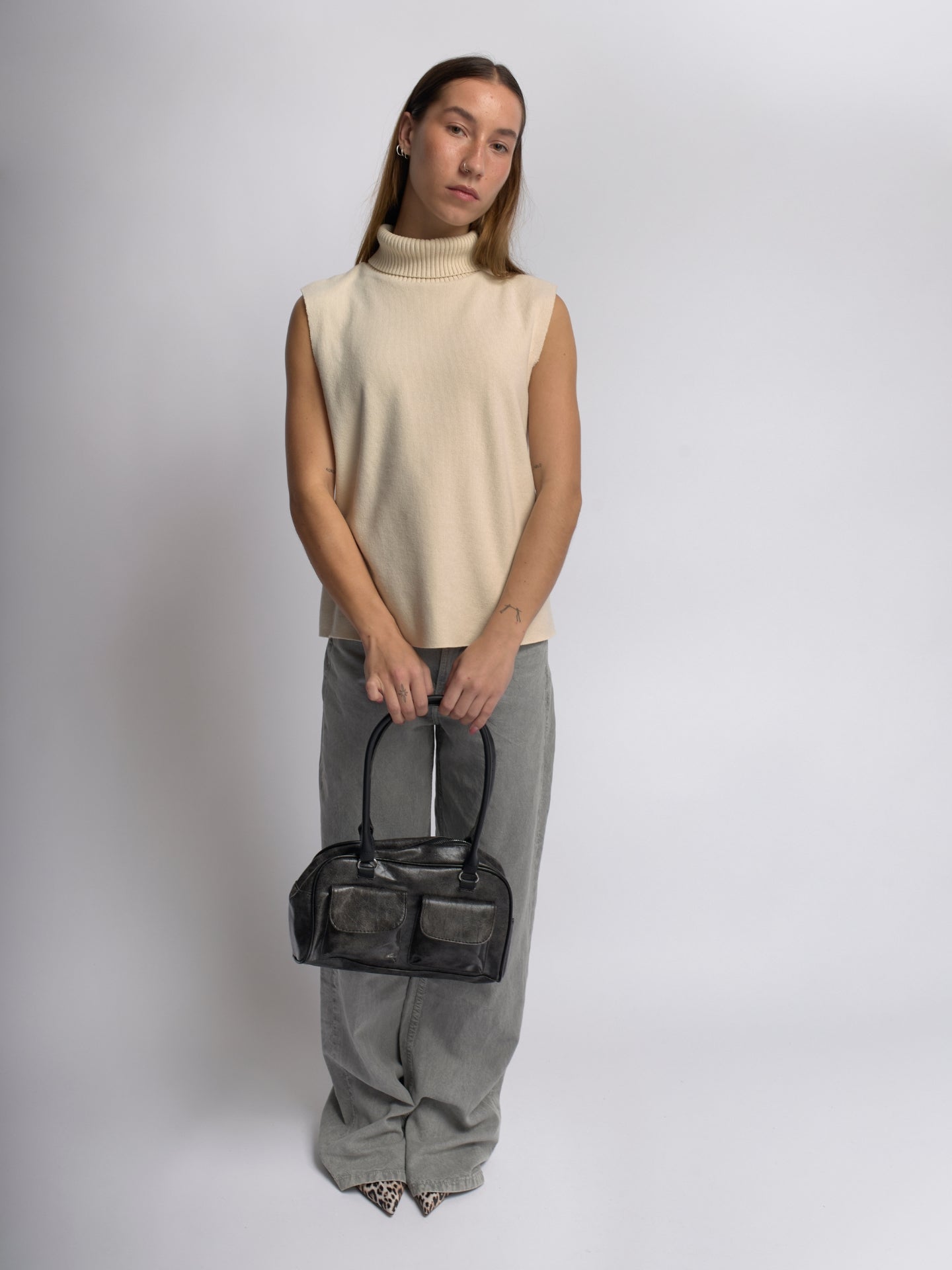 LuxeCraft - Sleek Distressed Leather Weekender Bag