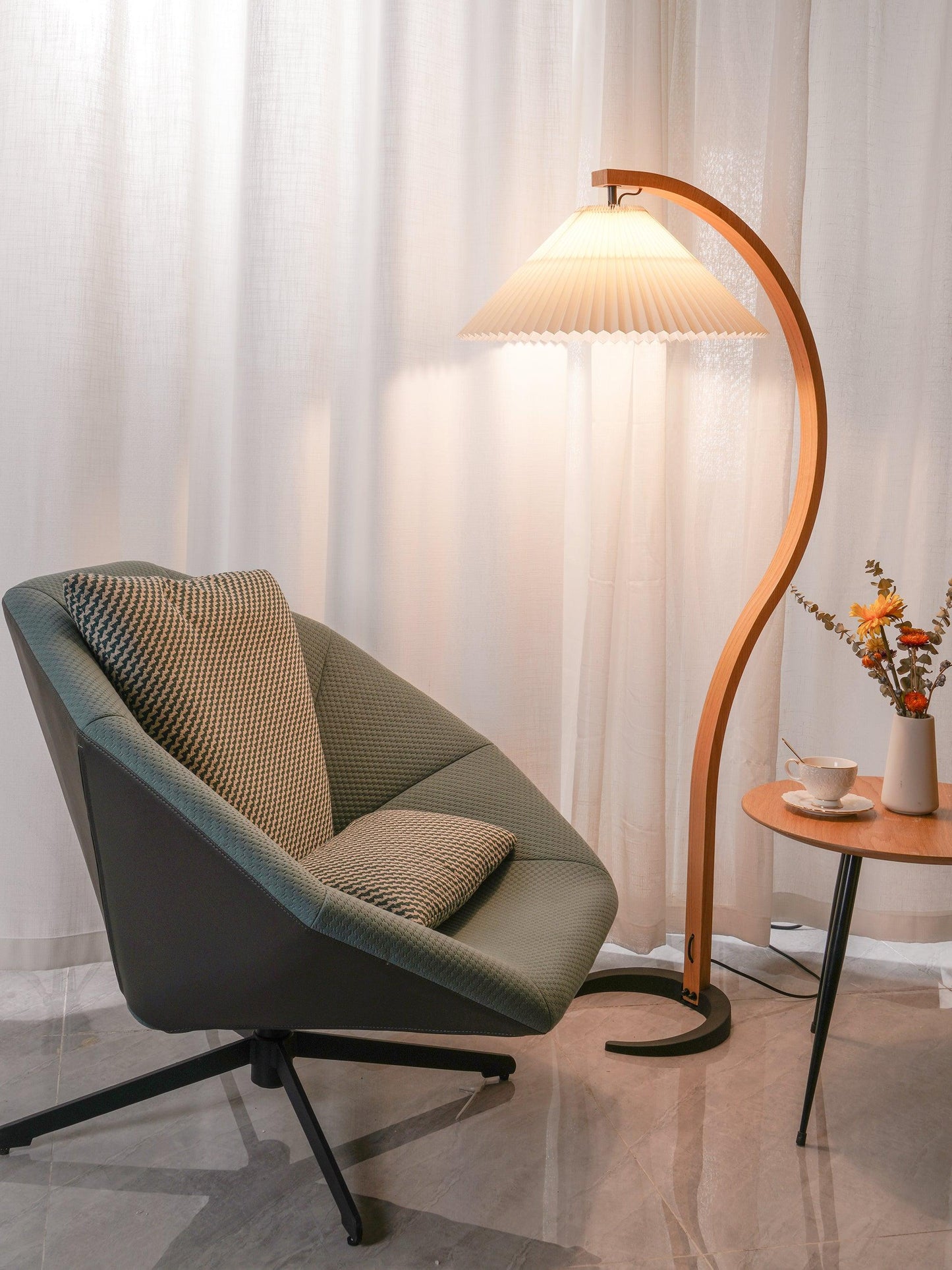 LumaLight - Stylish LED Floor Lamp