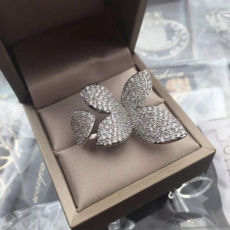 Large, silver -colored, adjustable ring with flower leaf pattern 3