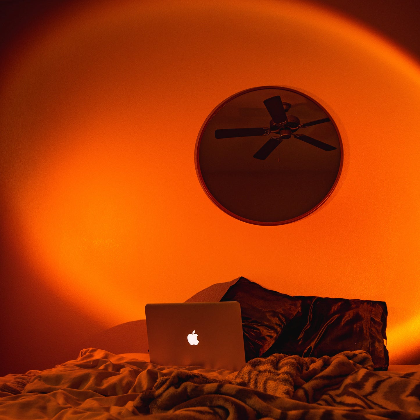 SunsetGlow – Ambient Sunset Lamp Projector