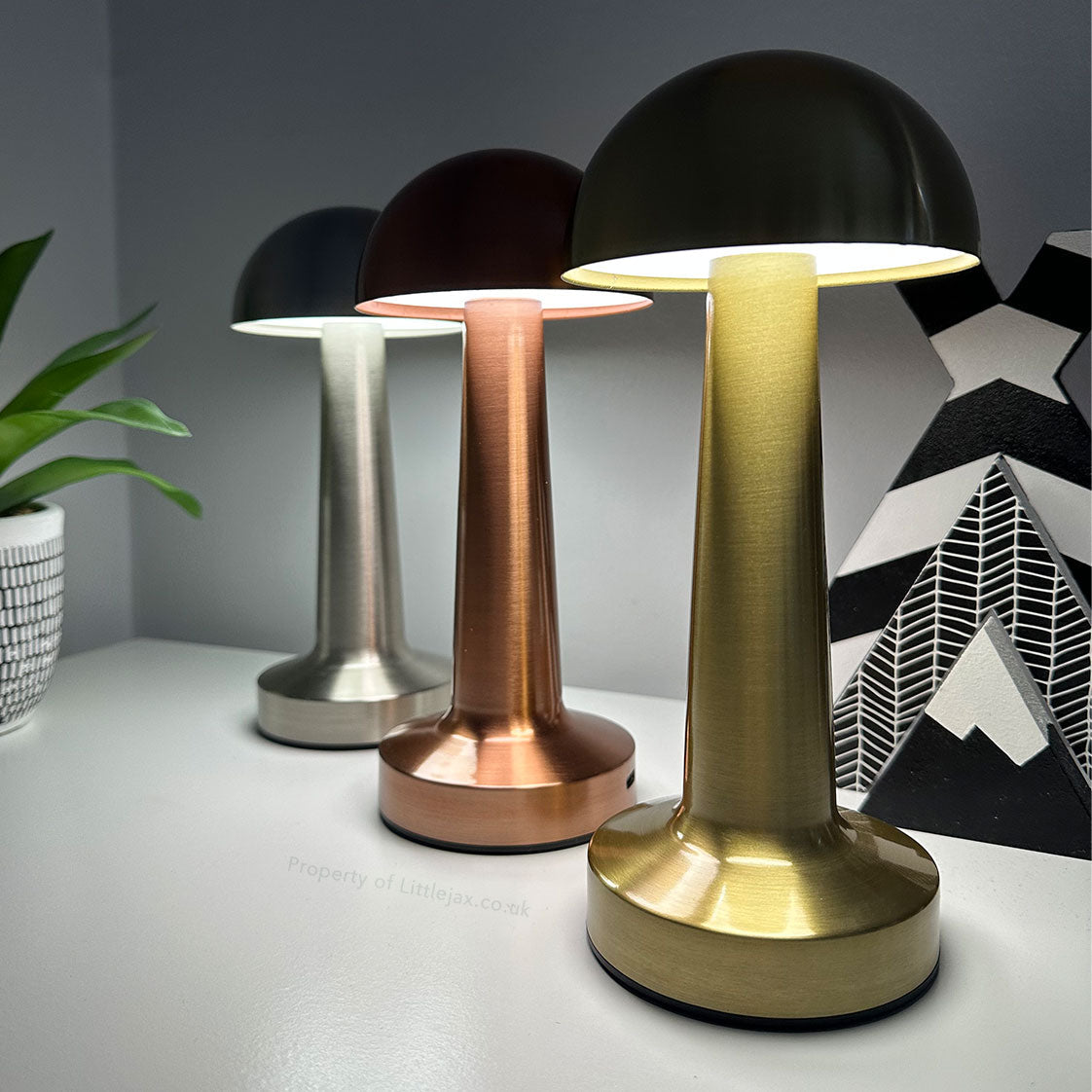 Lumo - Modern Cordless Dome Table Lamp