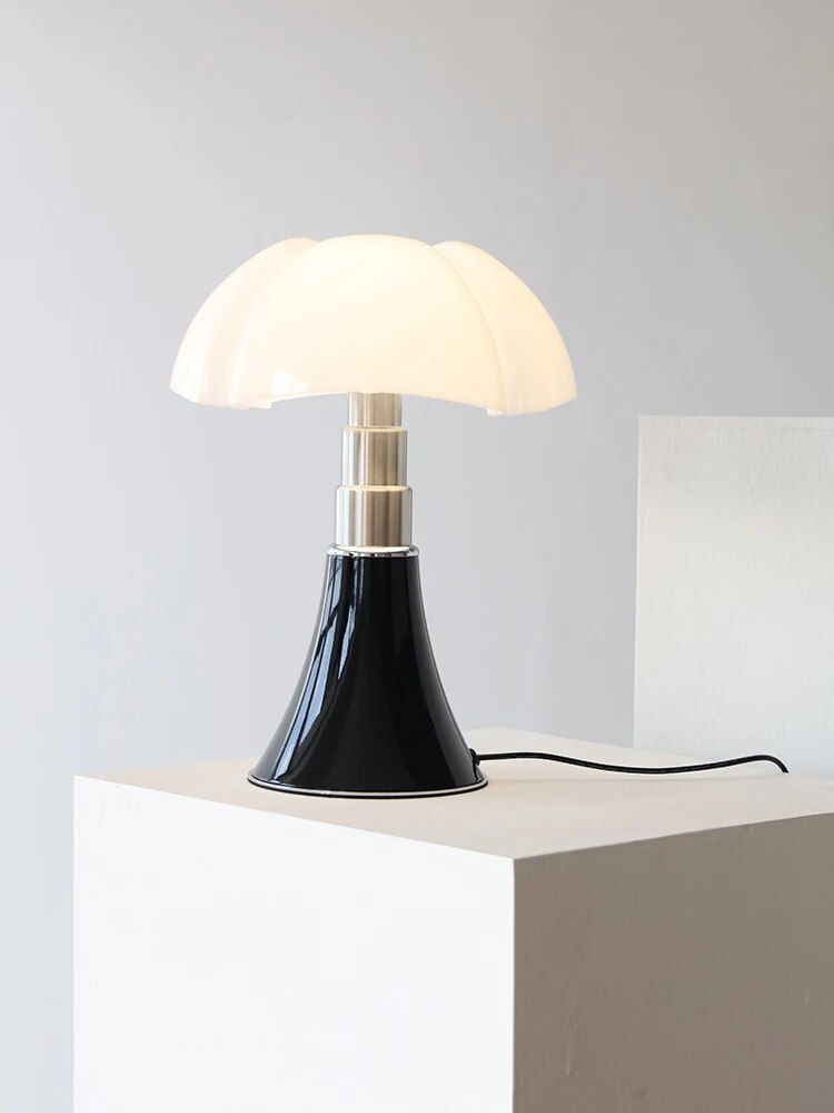 Lumiéra - Elegant Flower Table Lamp