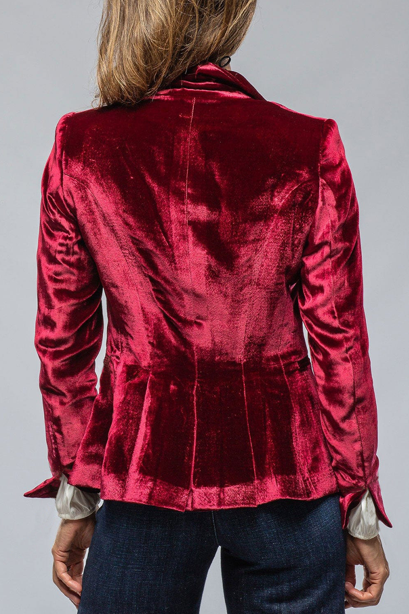 Lina – Slim Fit Retro Women's Blazer