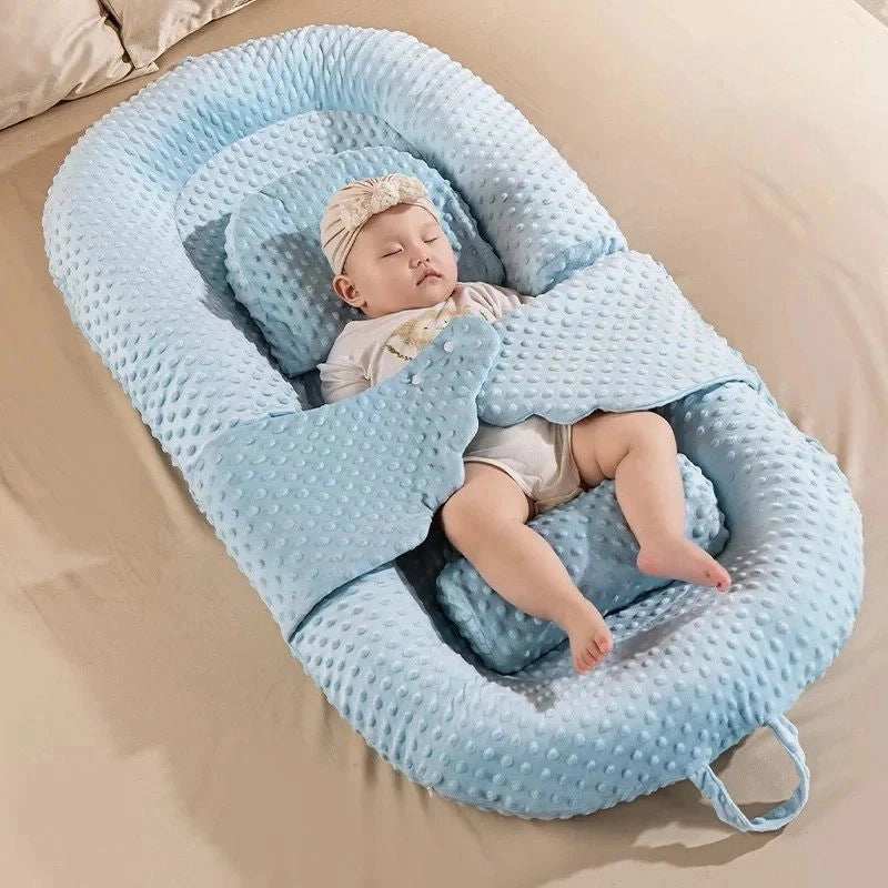 Nestly - Cozy Baby Lounger with Angel Wings