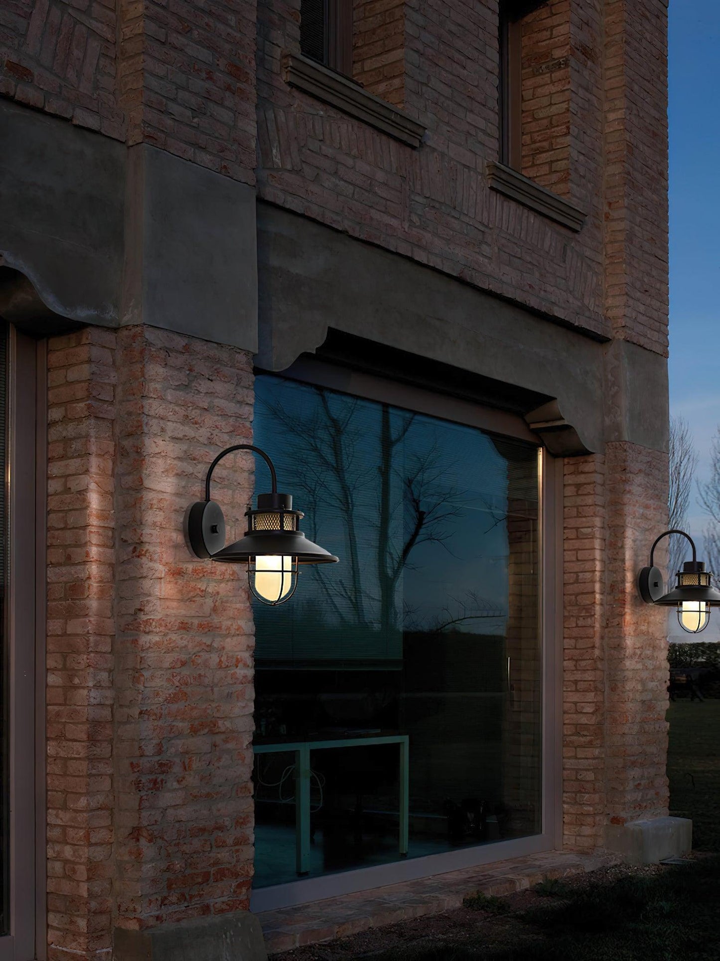 Luma - Stylish Outdoor Wall Lamp