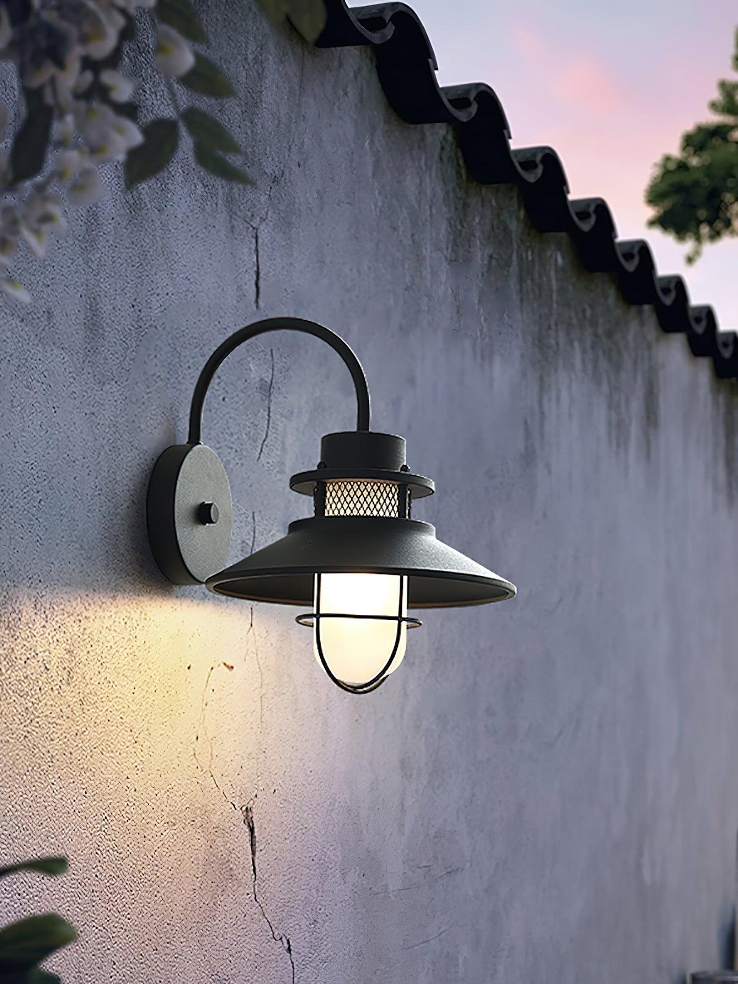 Luma - Stylish Outdoor Wall Lamp
