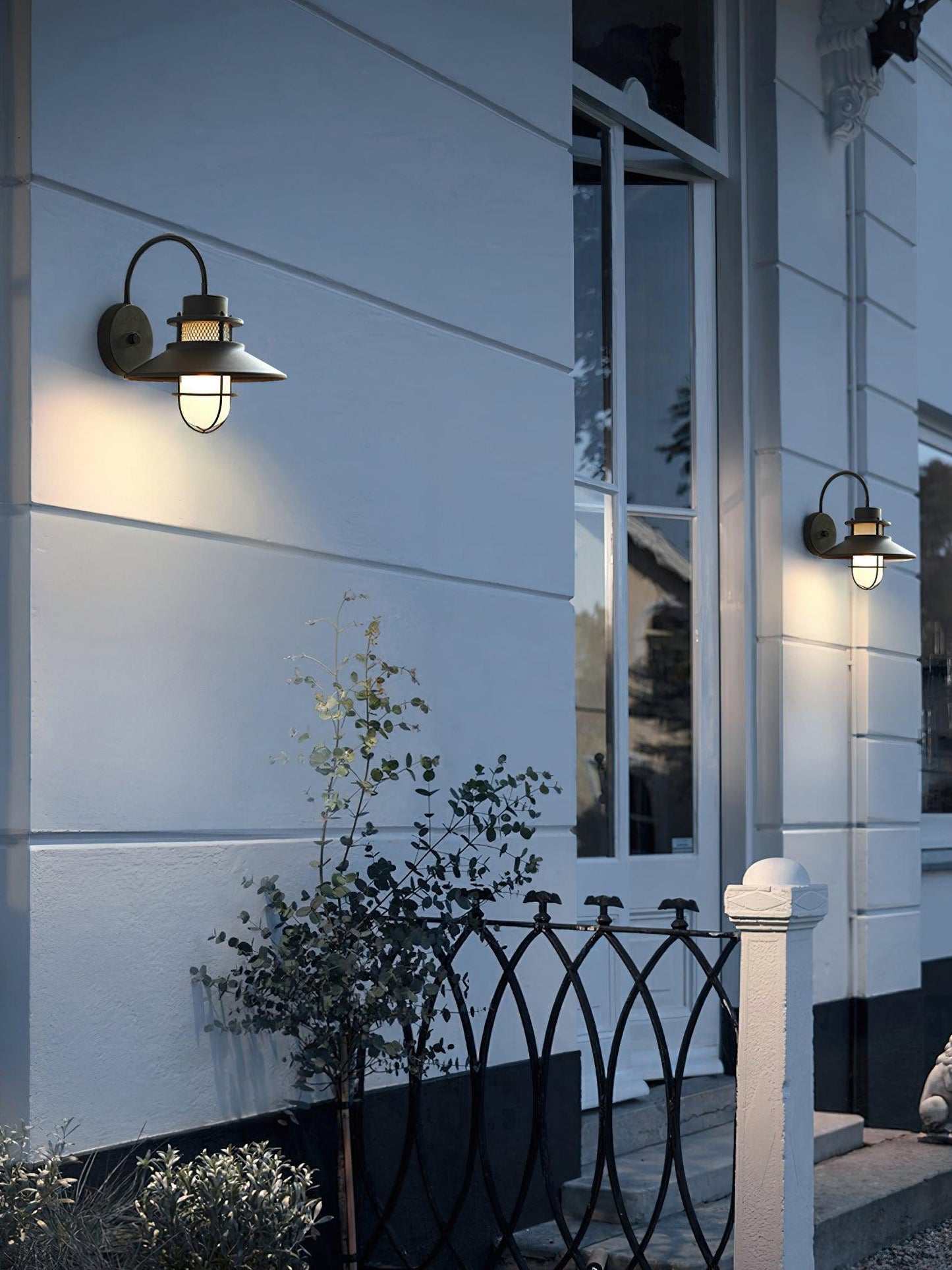 Luma - Stylish Outdoor Wall Lamp