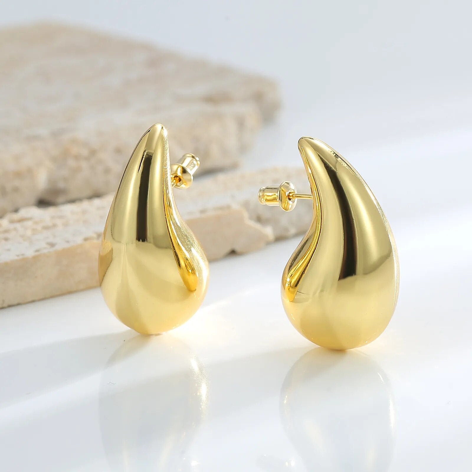 Gold -colored drops earrings 3