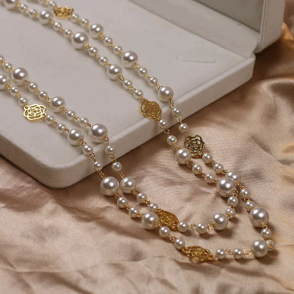 Kamelie Long pearl chain 1