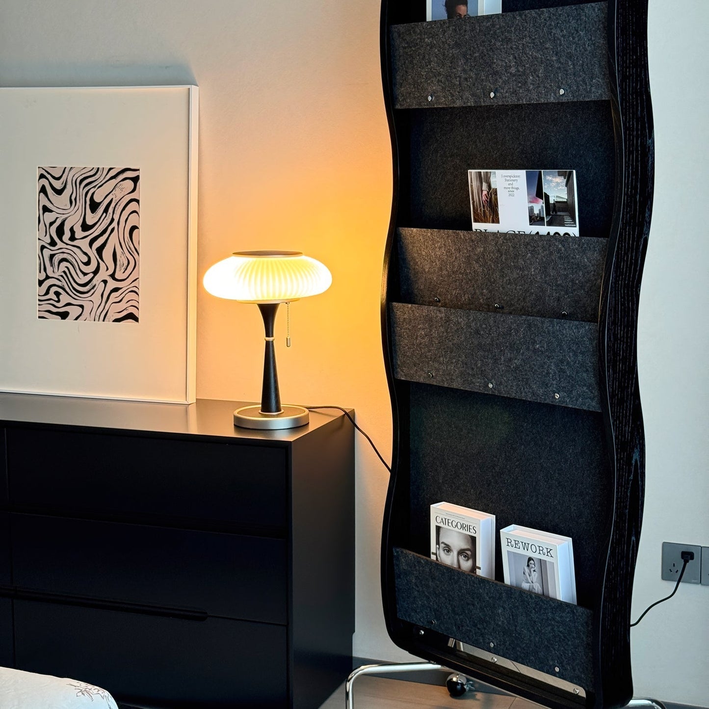 Luna - Elegant LED Table Lamp