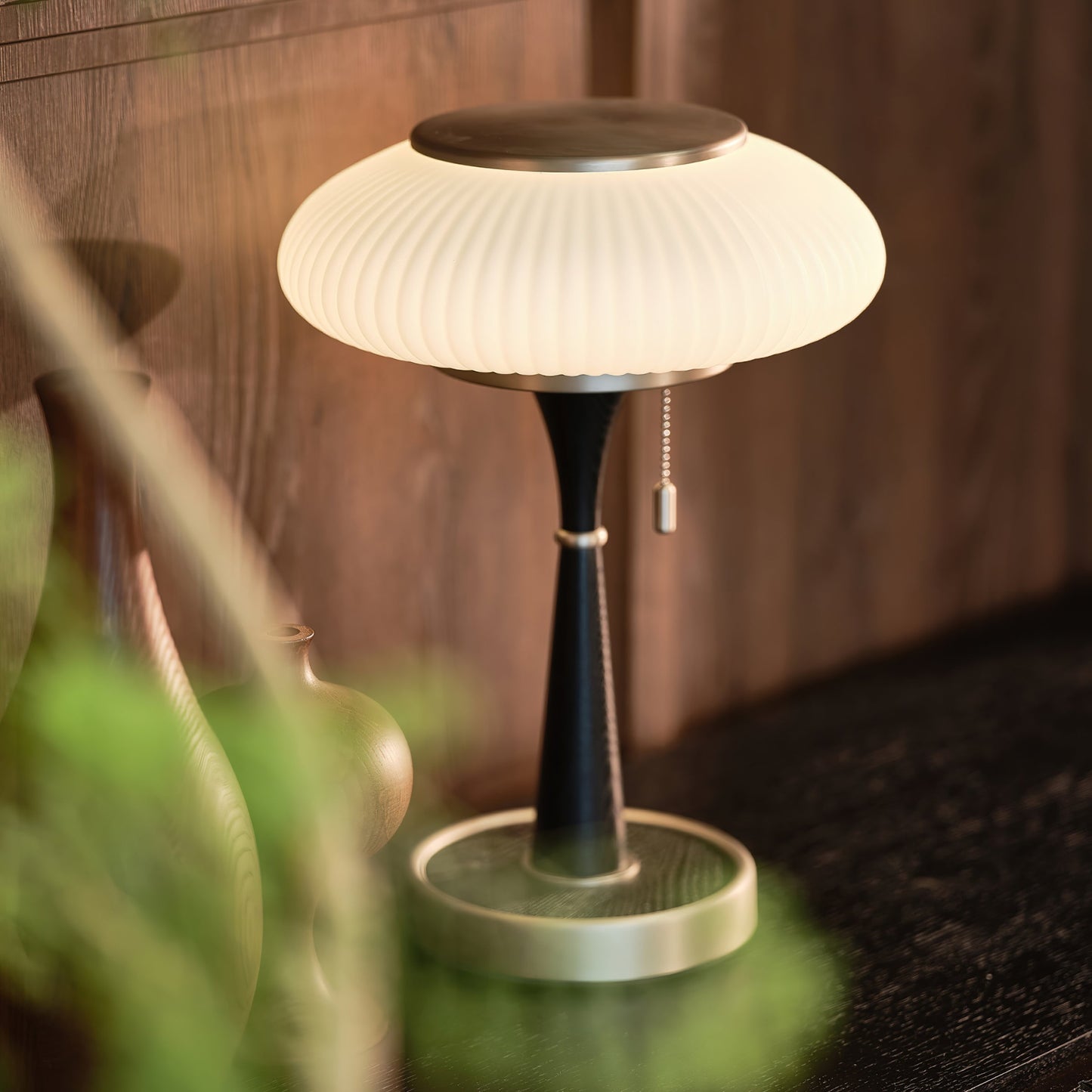 Luna - Elegant LED Table Lamp