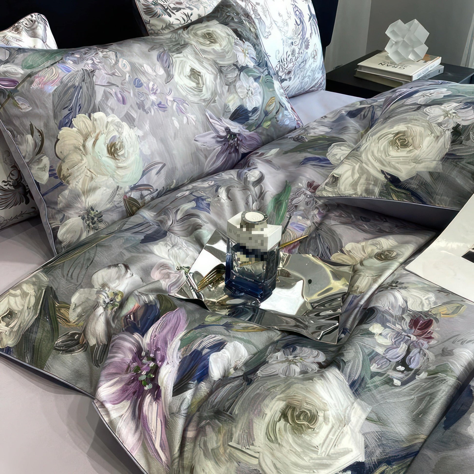 Elegant Floral Duvet Cover Set - Luxurious Egyptian Cotton, King Size-2