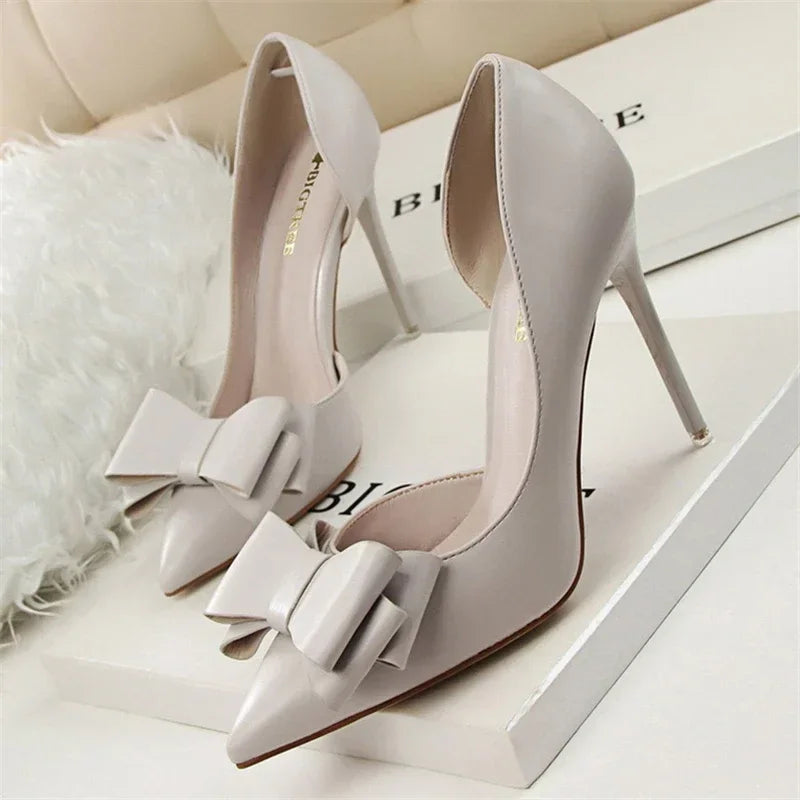 Variant image for Elodie Bow - Women's Black Pumps with Pointed Toe and Unique Strikdetail-31