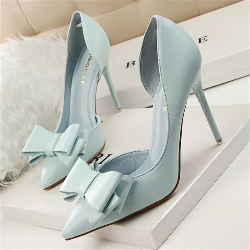 Variant image for Elodie Bow - Women's Black Pumps with Pointed Toe and Unique Strikdetail-11