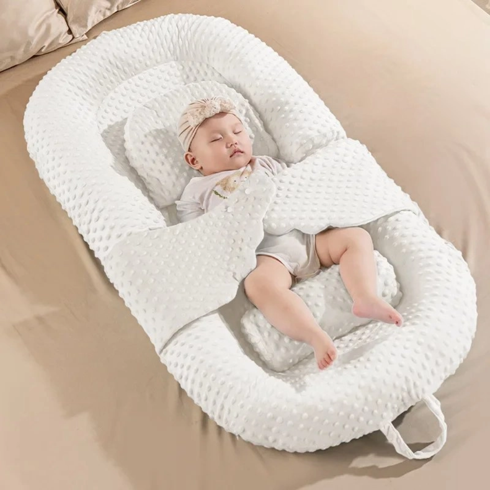 Nestly - Cozy Baby Lounger with Angel Wings