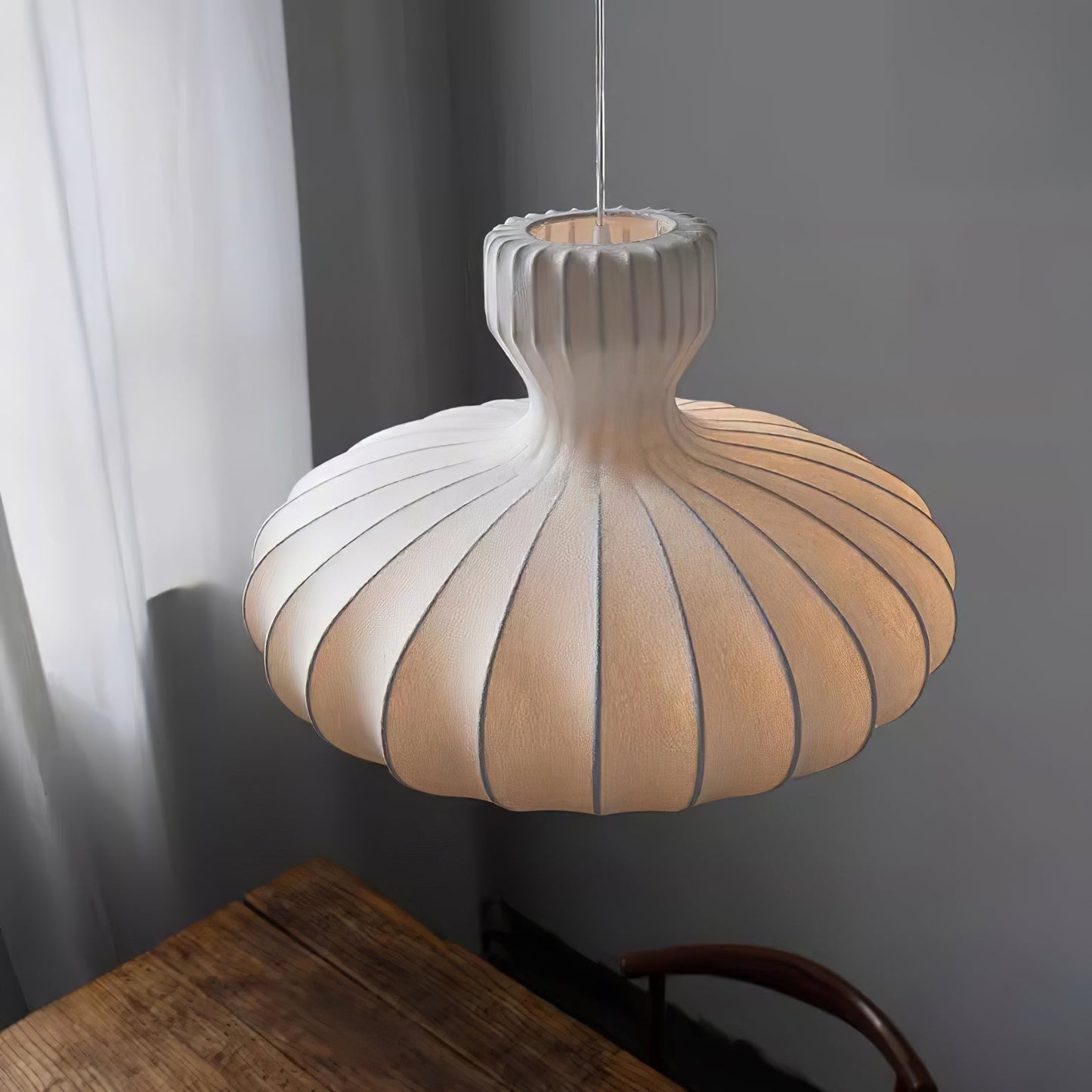 Lumo - Elegant Floral Pendant Light