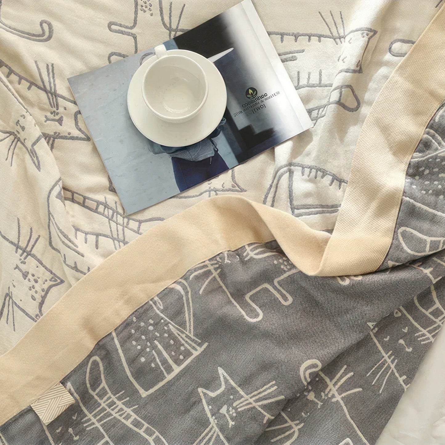 Cozy Cat Blanket - Reversible 100% Cotton Throw with Adorable Cat Patterns