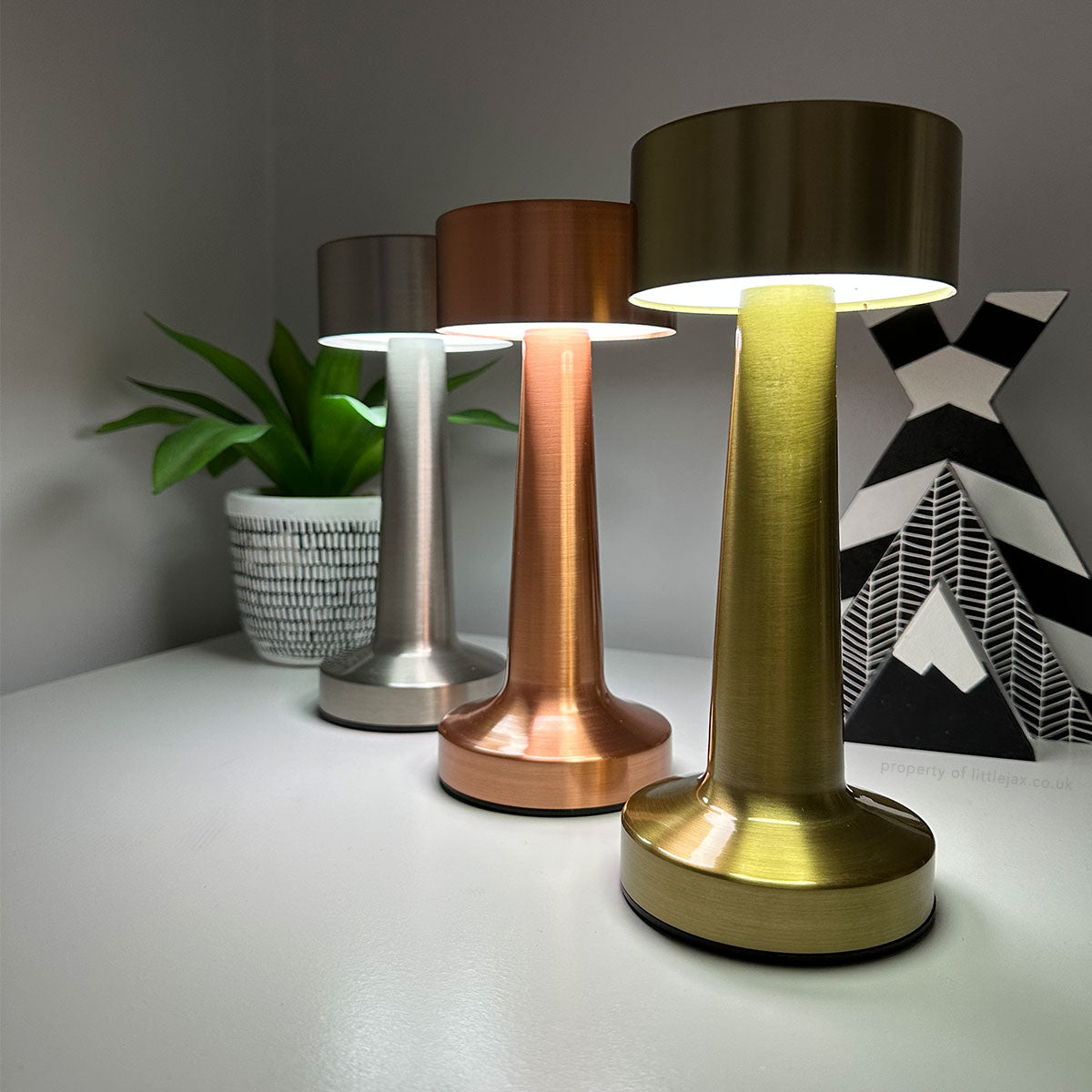 LumoGlow - Sleek Cordless Halo Table Lamp