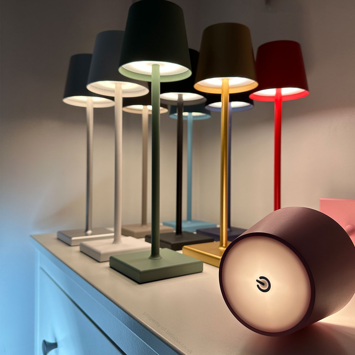 AuraLite - Modern Cordless Table Lamp