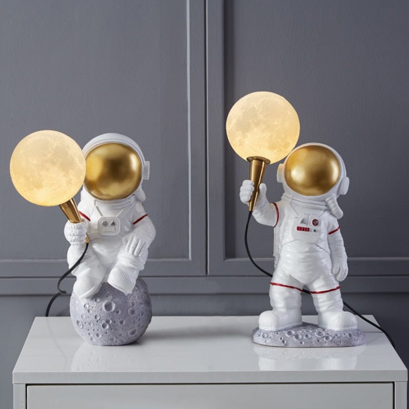 AstroGlow – Astronaut Table Lamp with Cosmic Charm