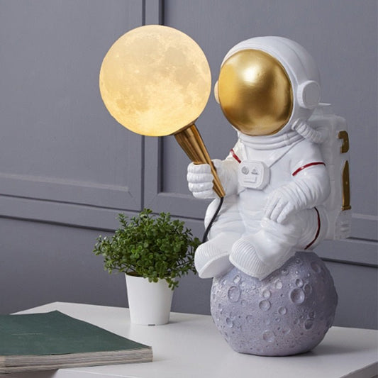 AstroGlow – Astronaut Table Lamp with Cosmic Charm