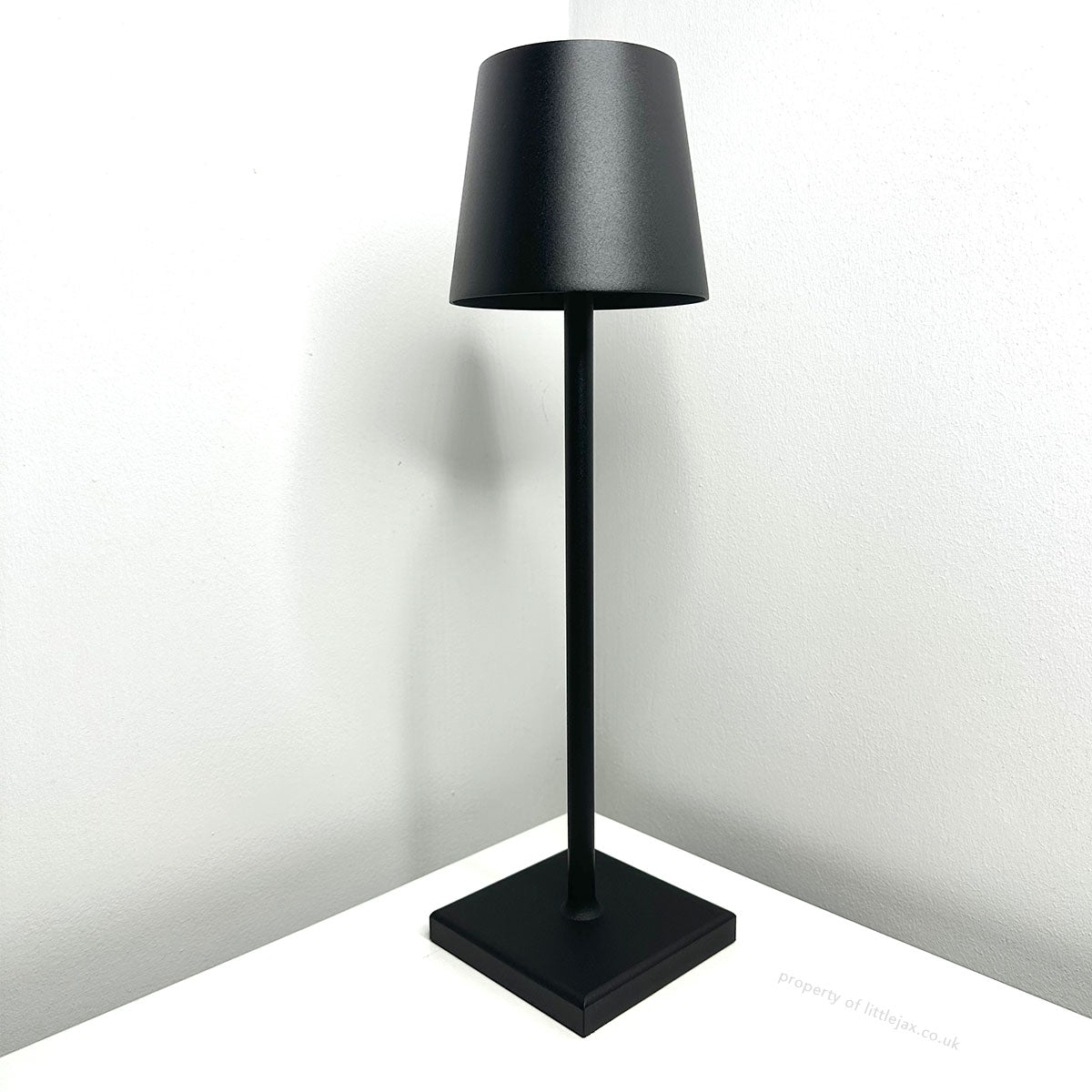AuraLite - Modern Cordless Table Lamp