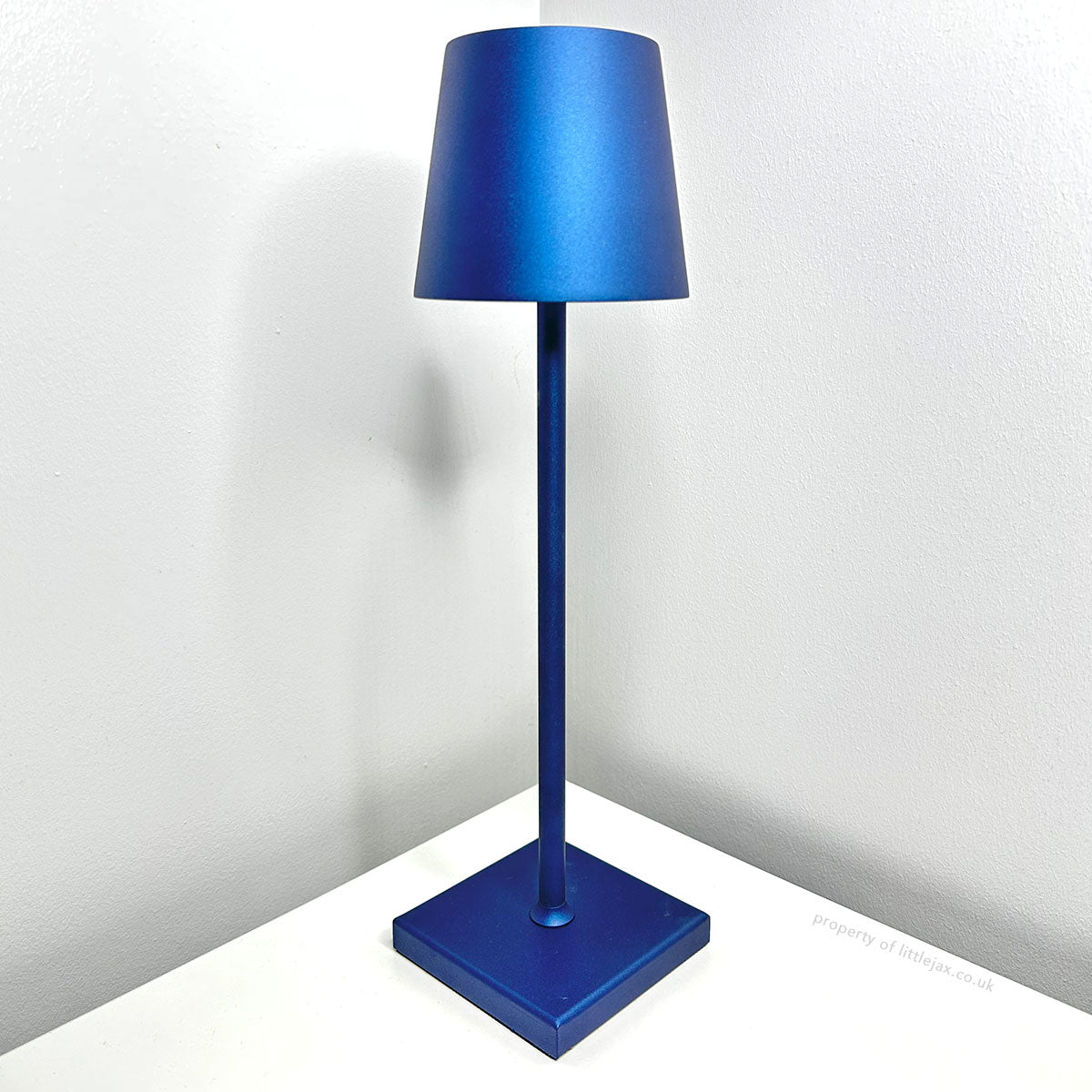 AuraLite - Modern Cordless Table Lamp