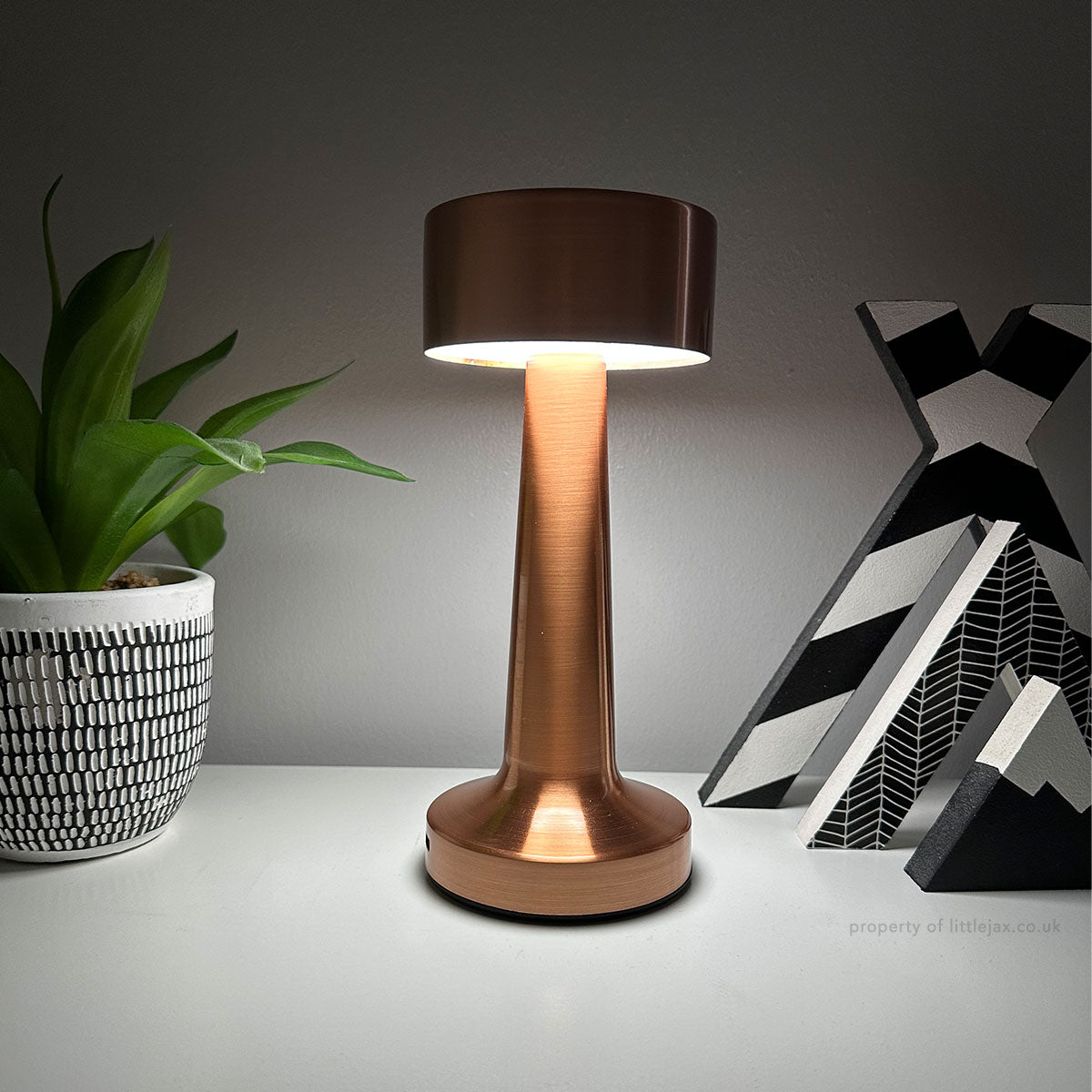 LumoGlow - Sleek Cordless Halo Table Lamp