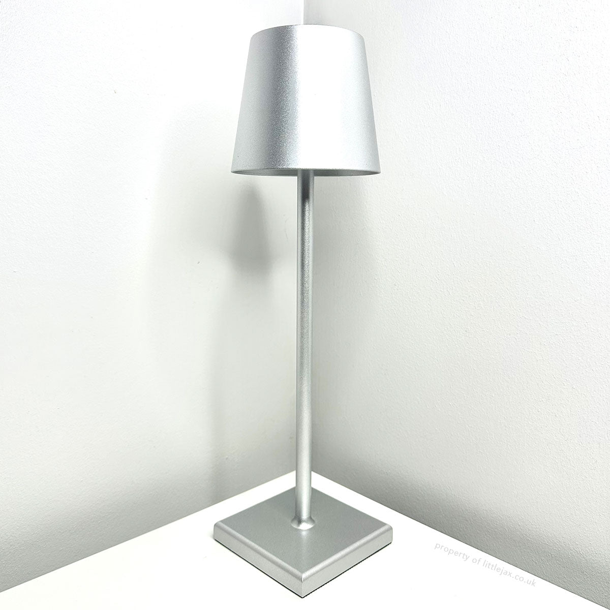 AuraLite - Modern Cordless Table Lamp
