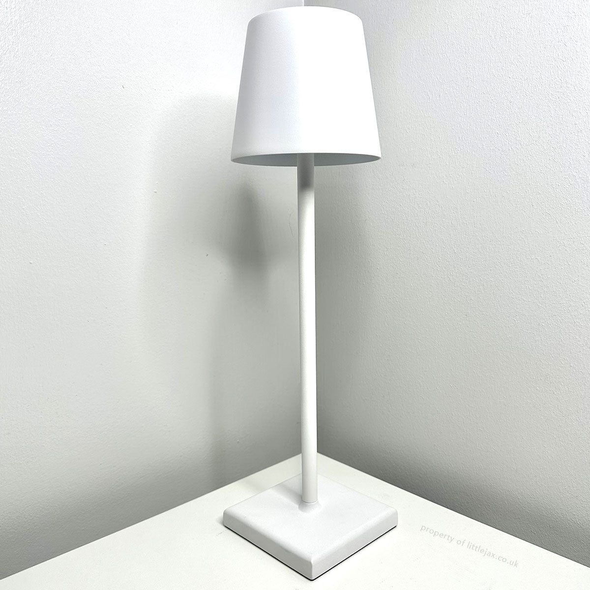 AuraLite - Modern Cordless Table Lamp